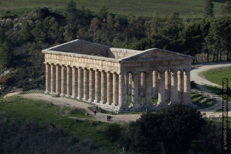 Temple de Segesta vu de plus haut. Photo © André M. Winter