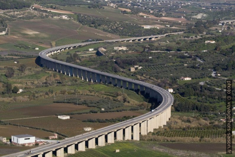 Viadotto Calda de l'autoroute A29dir en Sicile. Photo © André M. Winter