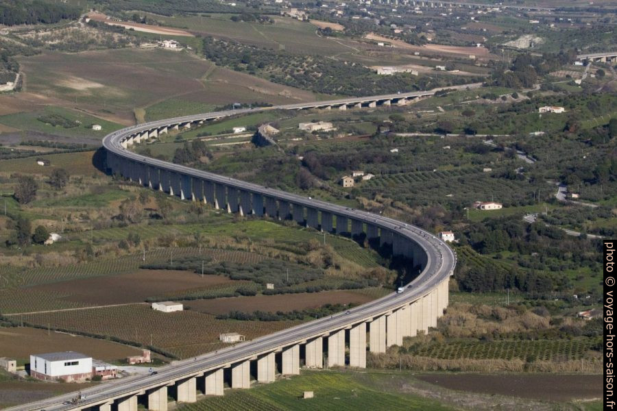 Viadotto Calda de l'autoroute A29dir en Sicile. Photo © André M. Winter