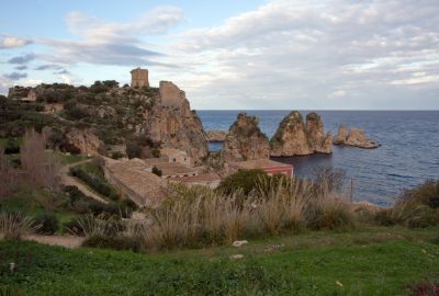 Faraglioni di Scopello et la Tonnara. Photo © Alex Medwedeff