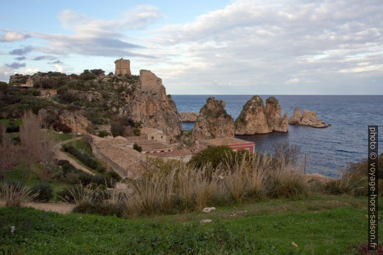 Faraglioni di Scopello et la Tonnara. Photo © Alex Medwedeff