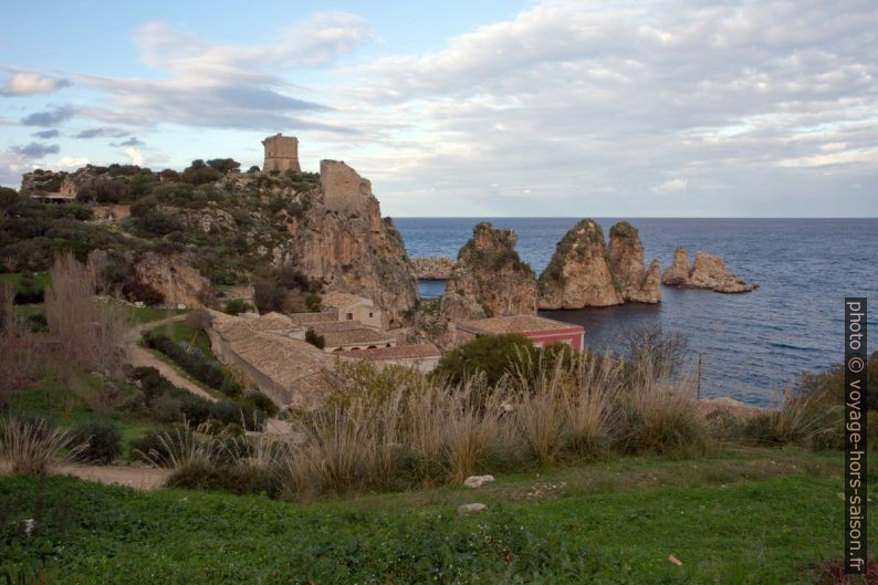 Faraglioni di Scopello et la Tonnara. Photo © Alex Medwedeff