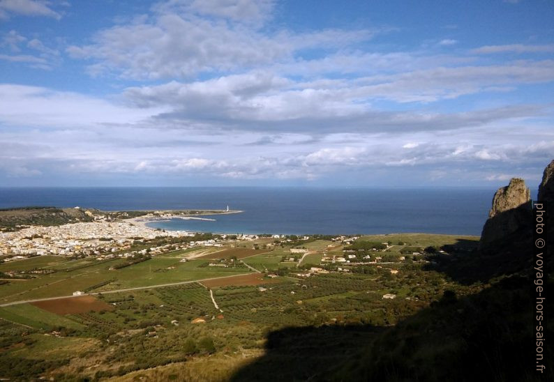 Capo San Vito et la baie à l'ouest. Photo © André M. Winter