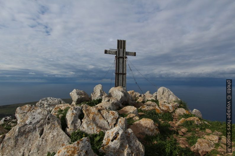 Croix sur le Monte Monaco. Photo © André M. Winter