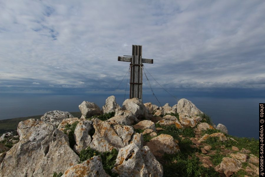 Croix sur le Monte Monaco. Photo © André M. Winter
