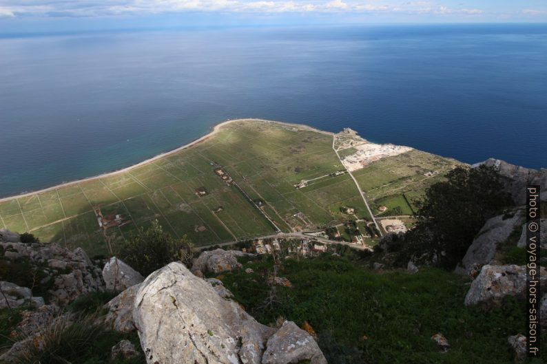 Vue plongeante sur le Capo Solanto. Photo © André M. Winter