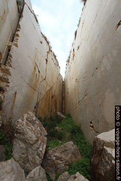 Cul-de-sac pointu dans la carrière marbre fermée du Monte Monaco. Photo © André M. Winter