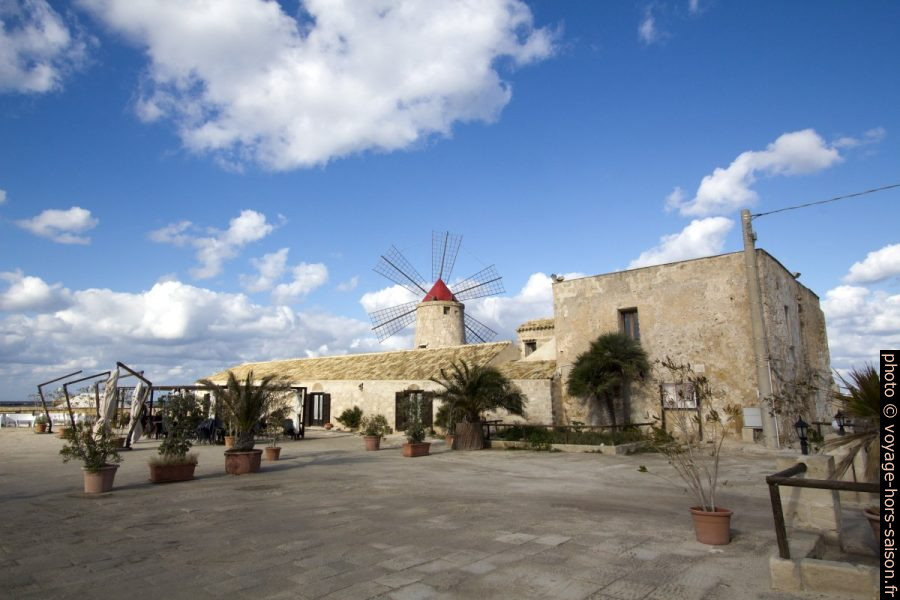 Anciens immeubles de la Saline de Nubia avec musée et restaurant. Photo © André M. Winter