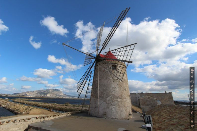 Moulin sur le toit du Museo del Sale. Photo © André M. Winter