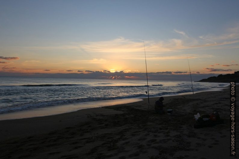 Pêcheurs sur la plage de Foce Belìce. Photo © André M. Winter