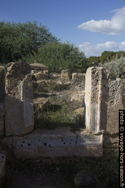 Cadre de fenêtre dans l'Acropole de Selinunte. Photo © André M. Winter