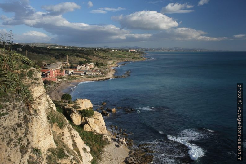 Côte à l'est de Sciacca. Photo © Alex Medwedeff