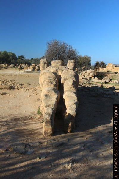 Géant couché du Temple B à Agrigente. Photo © André M. Winter