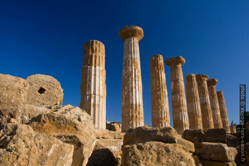 Colonnade restante du Temple d'Héraclès. Photo © Alex Medwedeff