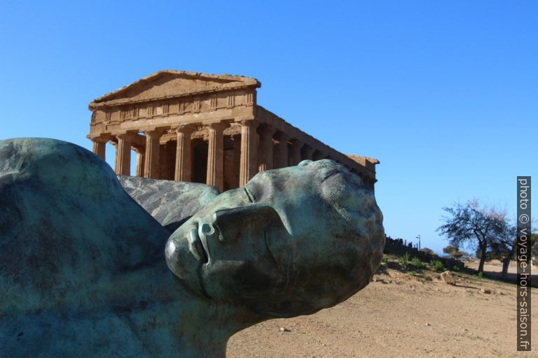 Détail de la tête d'Icare par Igor Mitoraj à Agrigento. Photo © André M. Winter
