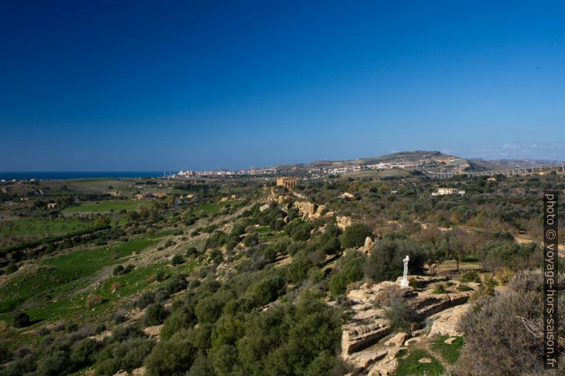 Crête de la Vallée des Temples dans le paysage. Photo © Alex Medwedeff