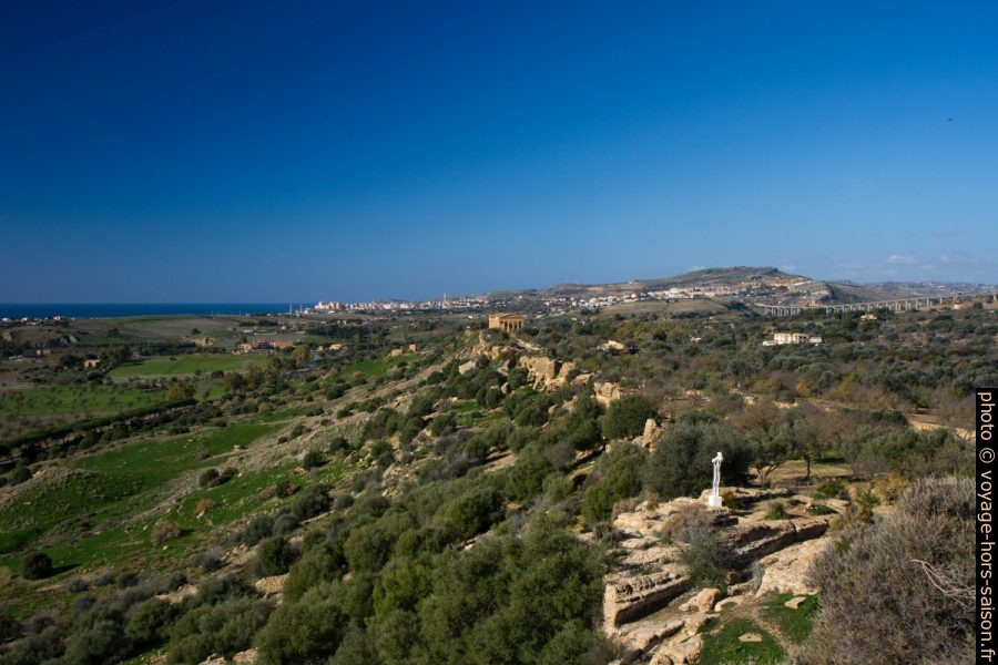 Crête de la Vallée des Temples dans le paysage. Photo © Alex Medwedeff