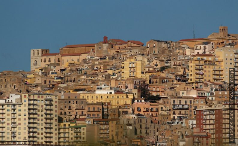 Zoom sur le centre-ville d'Agrigente. Photo © André M. Winter