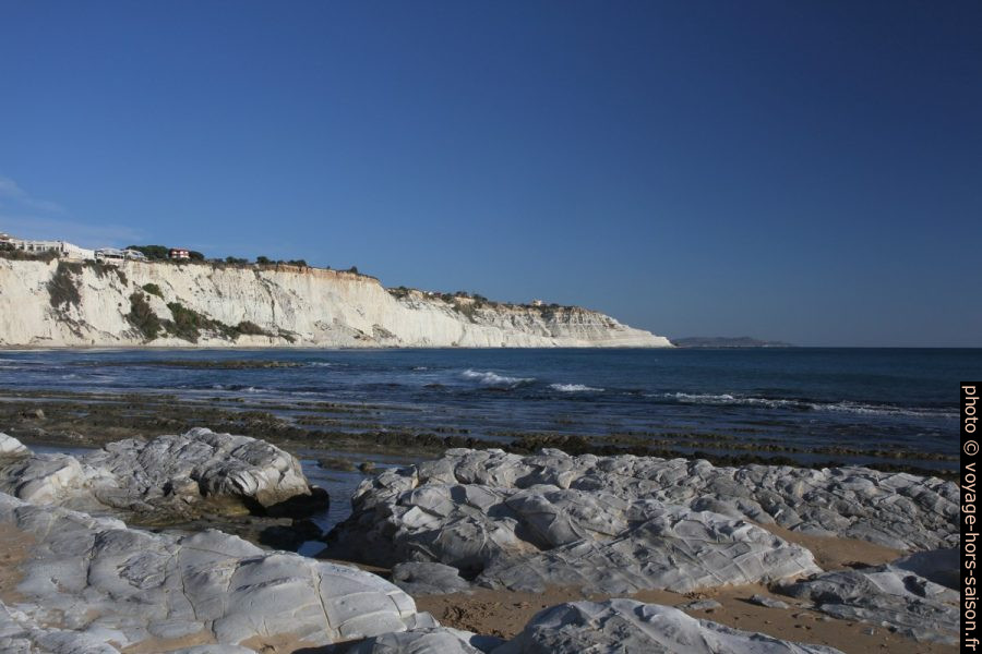 La Scala dei Turchi vue de Lido Rossello. Photo © Alex Medwedeff