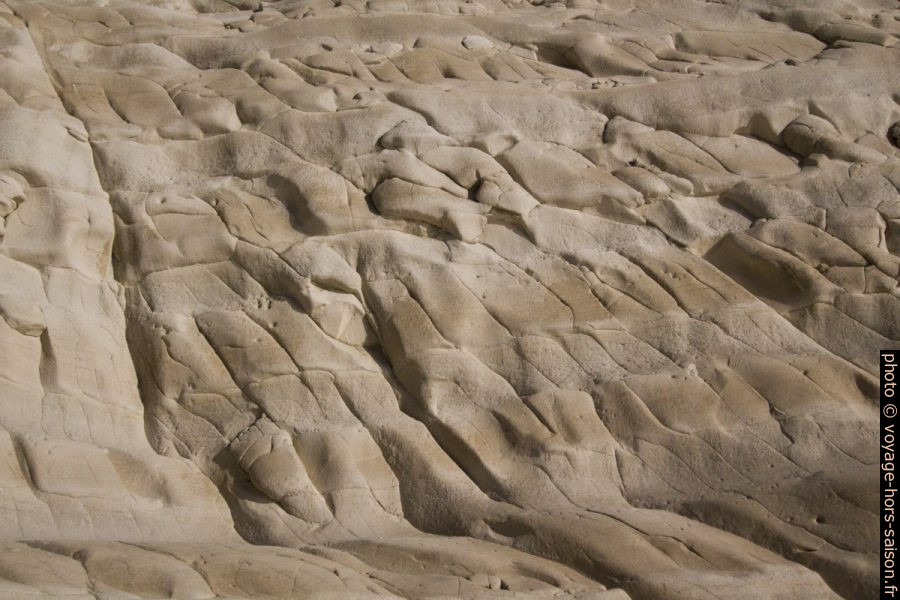 Surface de la marne de la Scala dei Turchi en pente. Photo © André M. Winter