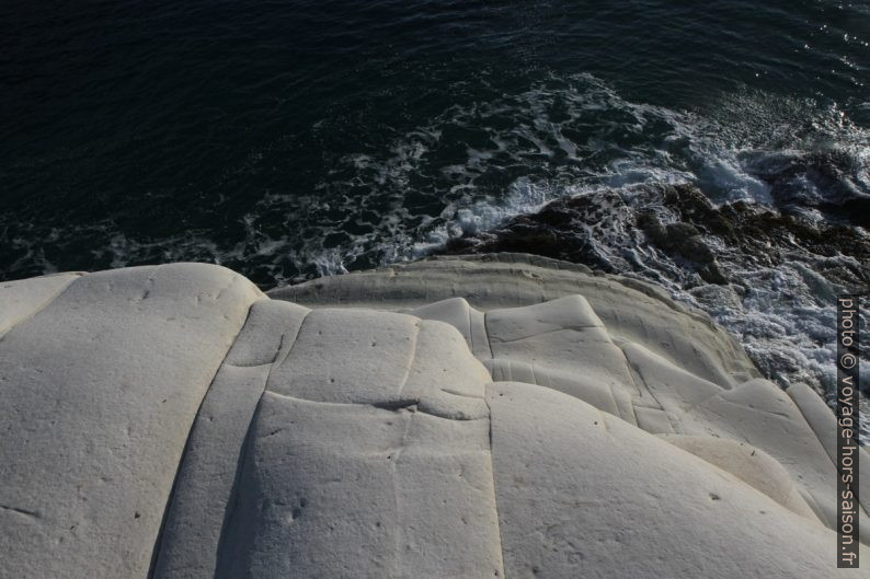 Vue plongeante à la Scala dei Turchi. Photo © Alex Medwedeff