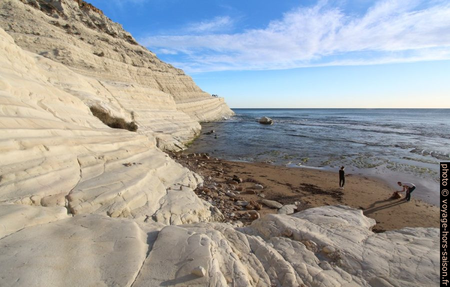 Petite plage à l'ouest sous la Scala dei Turchi. Photo © André M. Winter