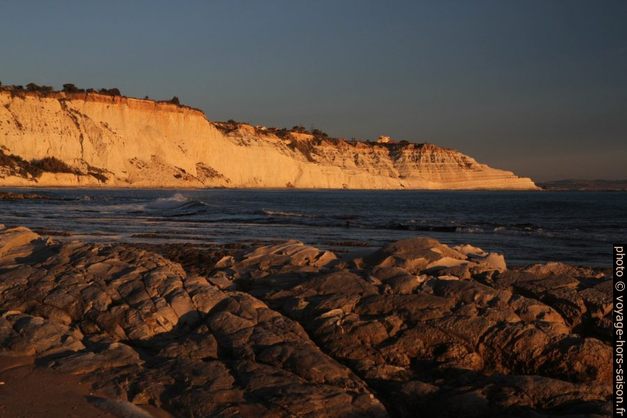 Lueurs du soir sur la Scala dei Turchi. Photo © Alex Medwedeff