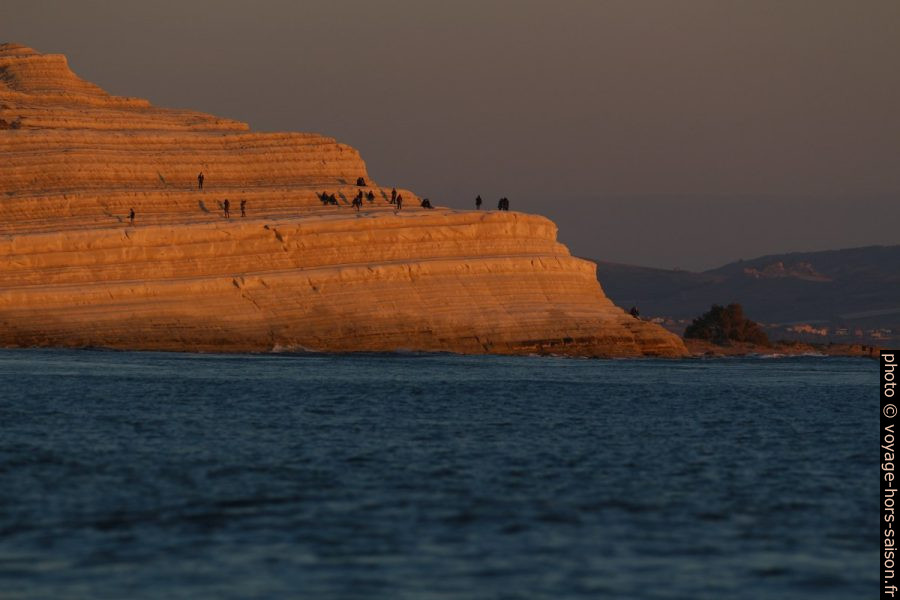 Derniers visiteurs sur la Scala dei Turchi. Photo © André M. Winter