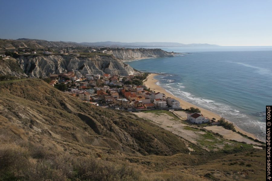 Lido Rossello et la Scala dei Turchi au fond. Photo © Alex Medwedeff