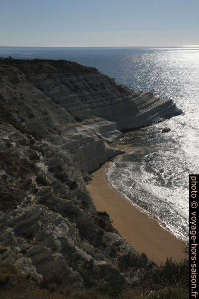 Scala dei Turchi en contre-jour le matin. Photo © Alex Medwedeff