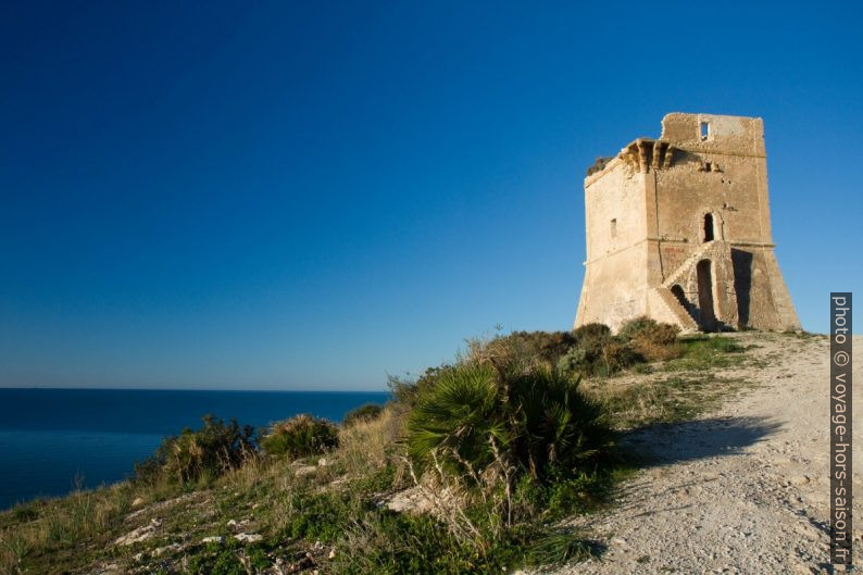 Torre Manfria le matin. Photo © Alex Medwedeff