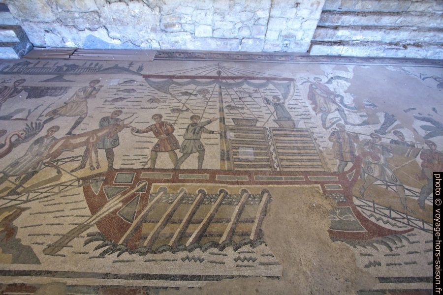 Mosaïque d'un navire de transport d'animaux dans la Villa du Casale. Photo © André M. Winter