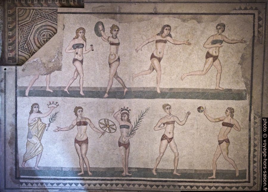 Les Jeunes filles en bikini en mosaïque dans la Villa del Casale. Photo © André M. Winter
