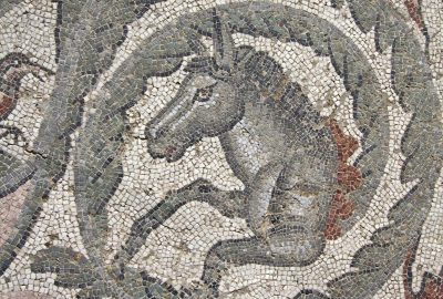 Mosaïque d'un cheval dans le xyste ovale de la Villa romaine du Casale. Photo © André M. Winter