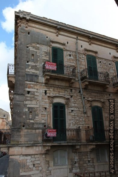 Ancien palais de ville à vendre à Modica. Photo © André M. Winter