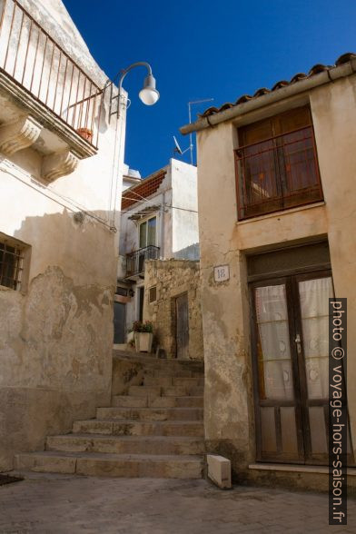 Escalier dans les parties raides sous le Belvedere Pizzo. Photo © Alex Medwedeff