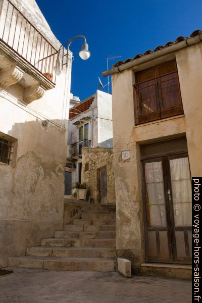 Escalier dans les parties raides sous le Belvedere Pizzo. Photo © Alex Medwedeff