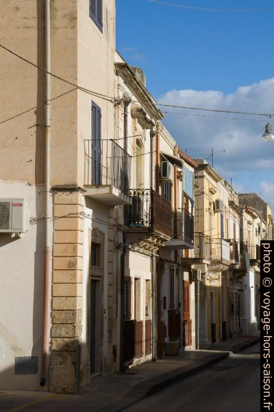 Via Giovanni Aurispa de Noto. Photo © Alex Medwedeff
