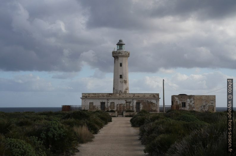 Phare délabré de Capo Murro di Porco. Photo © Alex Medwedeff