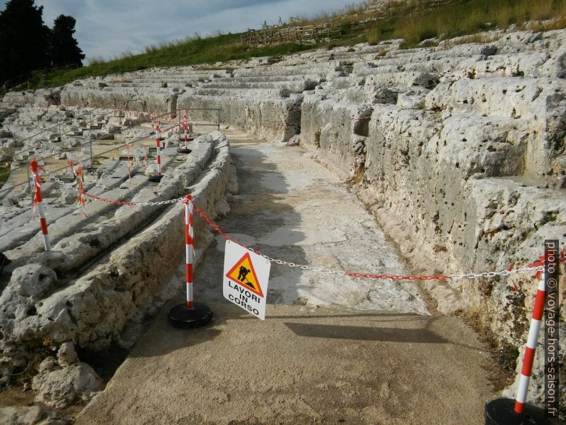 Travaux contemporains dans le Théâtre grec de Syracuse. Photo © André M. Winter