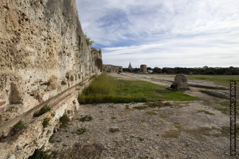 Terasse au-dessus du théâtre grec de Syracuse. Photo © André M. Winter