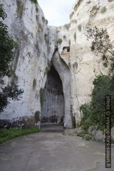 Oreille de Dionysios dans les Latomies de Syracuse. Photo © André M. Winter