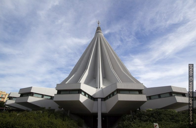 Santuario delle Madonna delle Lacrime. Photo © André M. Winter