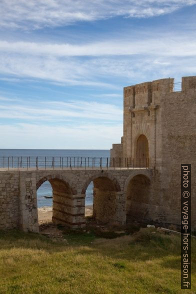 Pont du Castello Maniace. Photo © Alex Medwedeff