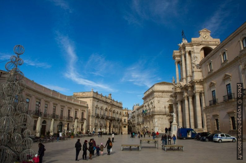 La Piazza Duomo vue du sud. Photo © Alex Medwedeff