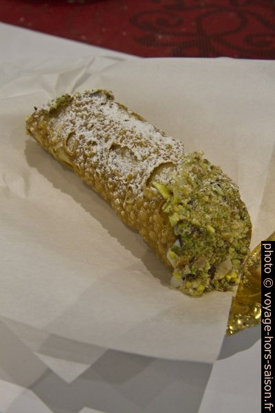 Spécialité sicilienne sucrée cannolo. Photo © Alex Medwedeff