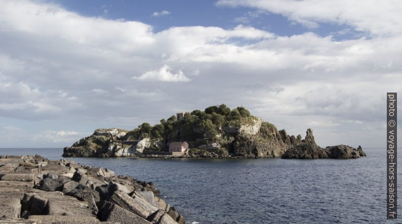 Isola Lachea delle Isole dei Ciclopi. Photo © André M. Winter