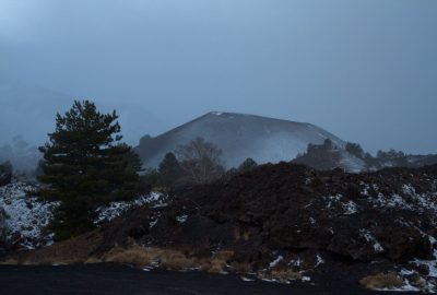 Dôme volcanique est des Monti Sartorius. Photo © Alex Medwedeff