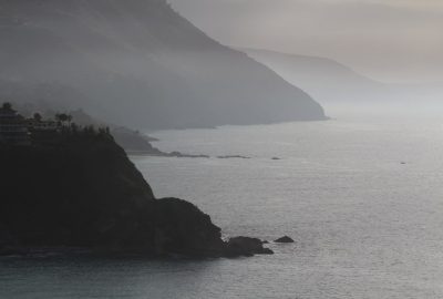 Caps de la côte au sud-est du Capo Vaticano. Photo © André M. Winter