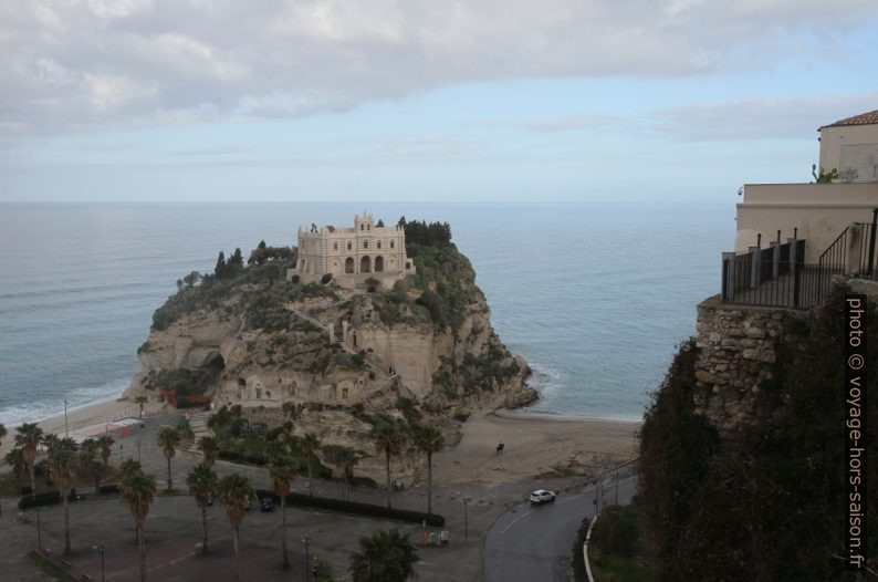 Santa Maria dell'Isola vue de la ville. Photo © Alex Medwedeff